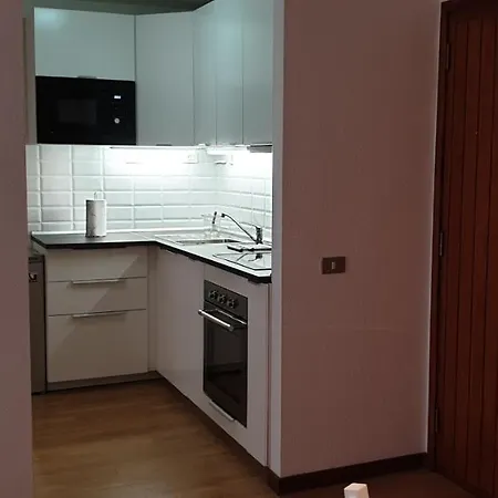Apartamento Renovado, Frente A La Playa, Con Garaje Apartment